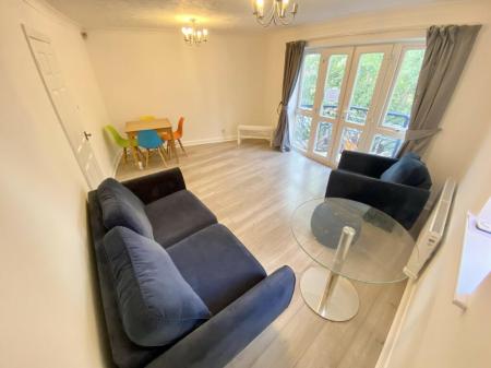 3 bedroom Flat to let in Vancouver Quay, Salford Quays, Salford, M50