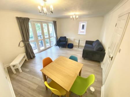 3 bedroom Flat to let in Vancouver Quay, Salford Quays, Salford, M50