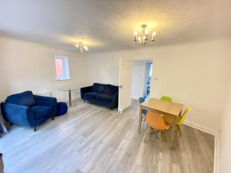 3 bedroom Flat to let in Vancouver Quay, Salford Quays, Salford, M50