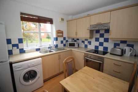 2 bedroom Flat to let in Georgette Drive, Salford, M3