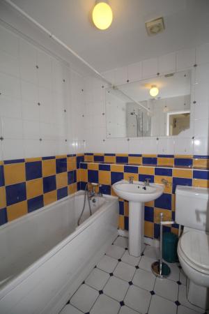 2 bedroom Flat to let in Georgette Drive, Salford, M3