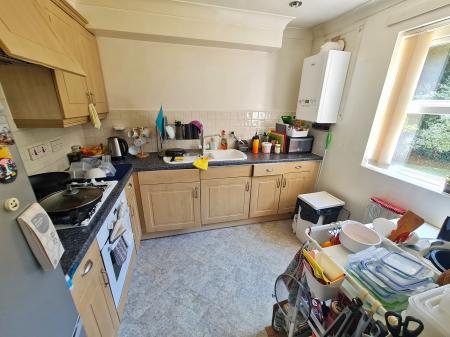 2 bedroom Flat to let in Denmark Street, Altrincham, WA14