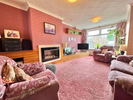 3 bedroom Semi-detached house for sale in Oakhampton Crescent, Sale, M33