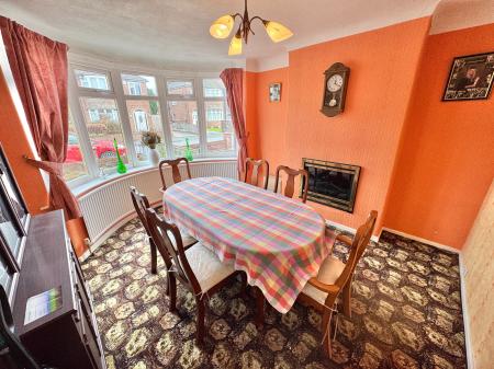 3 bedroom Semi-detached house for sale in Oakhampton Crescent, Sale, M33