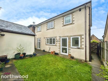 4 bedroom Semi-detached house for sale in Holmeswood Road, Rufford, Ormskirk, L40