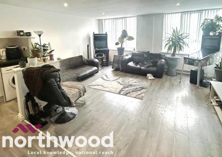 2 bedroom Flat for sale in North House, Southport, PR8