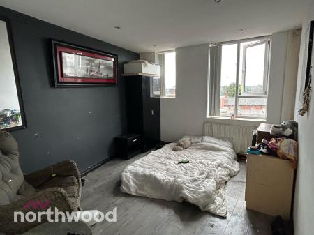 2 bedroom Flat for sale in North House, Southport, PR8