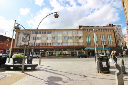 2 bedroom Flat to let in Eastbank Street, Southport, PR8