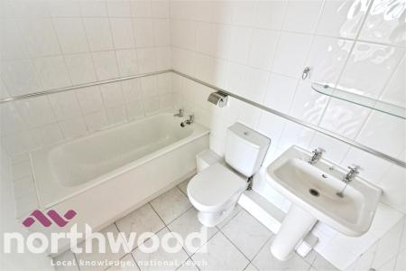 2 bedroom Flat to let in Eastbank Street, Southport, PR8