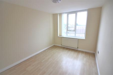 2 bedroom Flat to let in Eastbank Street, Southport, PR8