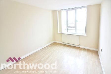2 bedroom Flat to let in Eastbank Street, Southport, PR8