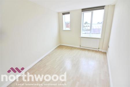 2 bedroom Flat to let in Eastbank Street, Southport, PR8