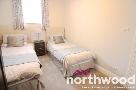 2 bedroom Flat to let in Promenade, Southport, PR9