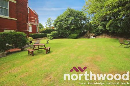 2 bedroom Flat to let in Promenade, Southport, PR9