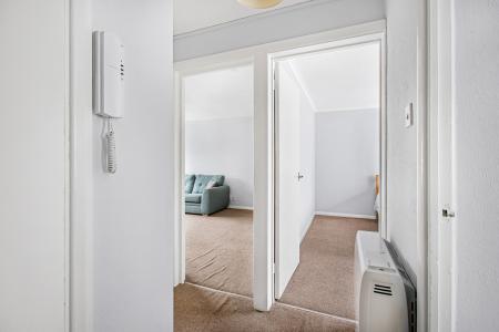 2 bedroom Flat for sale in Cedar Court, St Albans, AL4