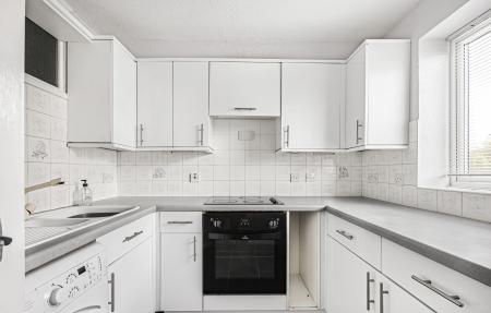 2 bedroom Flat for sale in Cedar Court, St Albans, AL4