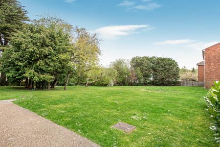 2 bedroom Flat for sale in Cedar Court, St Albans, AL4