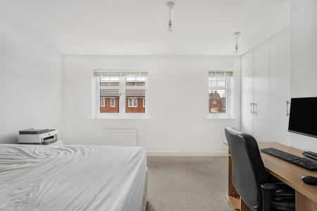 3 bedroom Terraced House for sale in Falcon Way, St Albans, AL4