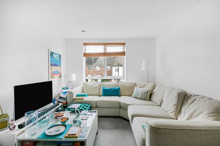 2 bedroom Flat for sale in High Street, Wheathampstead, AL4