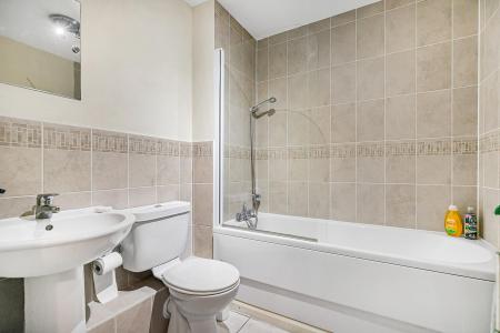 2 bedroom Flat for sale in Holywell Hill, St Albans, AL1