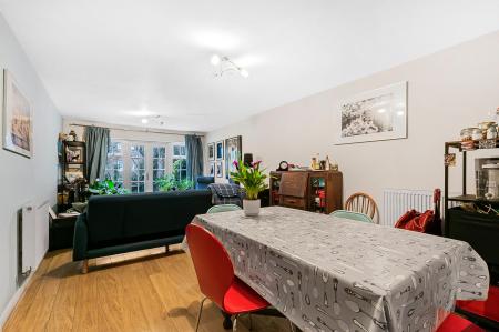 2 bedroom Flat for sale in Holywell Hill, St Albans, AL1