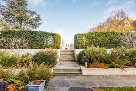 2 bedroom Flat for sale in London Road, St Albans, AL1