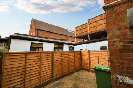 2 bedroom Mixed Use for sale in London Road, St Albans, AL1