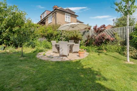 5 bedroom Semi-detached house for sale in Lynton Avenue, St Albans, AL1