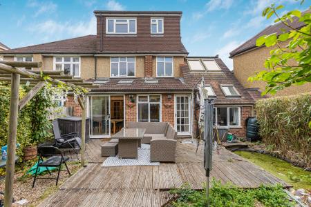 4 bedroom Semi-detached house for sale in Lynton Avenue, St Albans, AL1