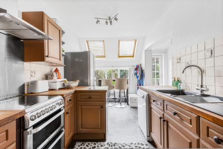 4 bedroom Semi-detached house for sale in Lynton Avenue, St Albans, AL1