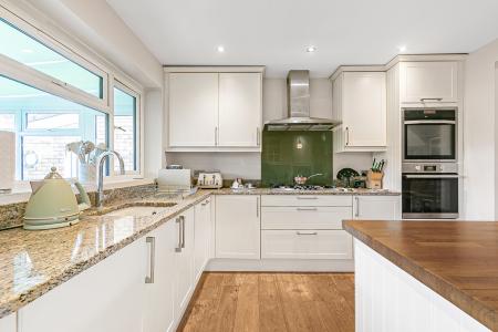 4 bedroom Detached house for sale in Sycamore Avenue, Hatfield, AL10