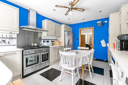 3 bedroom Bungalow for sale in Tippendell Lane, St Albans, AL2