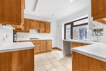 4 bedroom Terraced House for sale in Woollam Crescent, St Albans, AL3