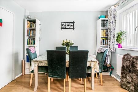 5 bedroom Semi-detached house for sale in Woollam Crescent, St Albans, AL3