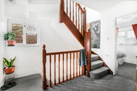 5 bedroom Semi-detached house for sale in Woollam Crescent, St Albans, AL3