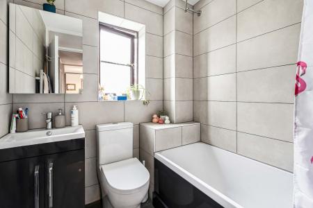 3 bedroom Semi-detached house for sale in Mercers Row, St Albans, AL1