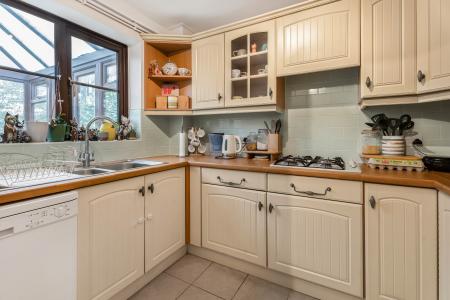 3 bedroom Semi-detached house for sale in Mercers Row, St Albans, AL1