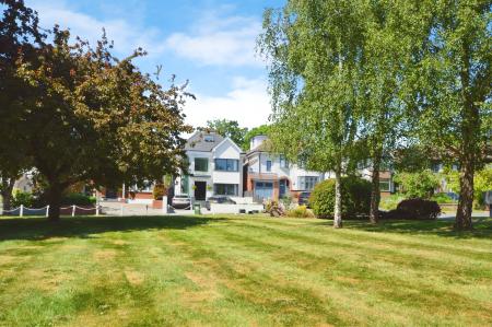 2 bedroom Maisonette to let in Charmouth Court, St Albans, AL1