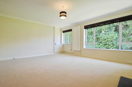 2 bedroom Maisonette to let in Charmouth Court, St Albans, AL1