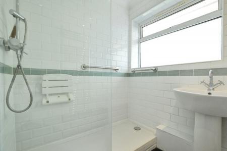 2 bedroom Maisonette to let in Charmouth Court, St Albans, AL1