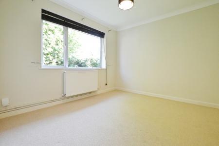 2 bedroom Maisonette to let in Charmouth Court, St Albans, AL1