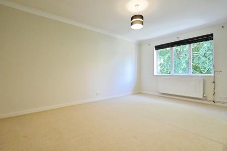 2 bedroom Maisonette to let in Charmouth Court, St Albans, AL1