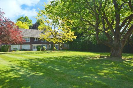 2 bedroom Maisonette to let in Charmouth Court, St Albans, AL1