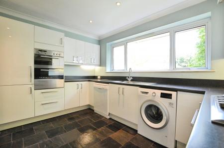 2 bedroom Maisonette to let in Charmouth Court, St Albans, AL1