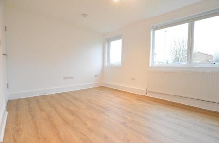 2 bedroom Flat to let in Haig Close, St Albans, AL1