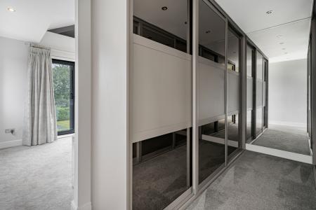 5 bedroom Detached house to let in Highfield Lane, St Albans, AL4