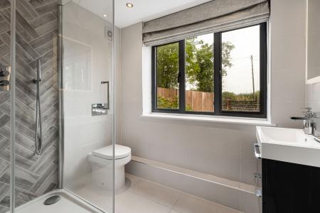 5 bedroom Detached house to let in Highfield Lane, St Albans, AL4