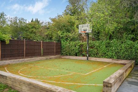 5 bedroom Detached house to let in Highfield Lane, St Albans, AL4