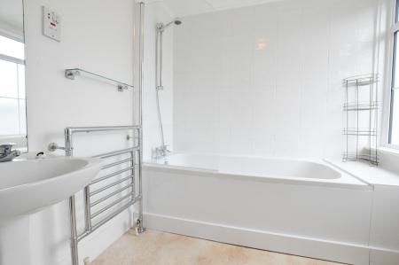 1 bedroom House share to let in North Mymms Park, Colney Heath, AL9