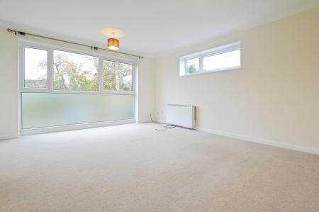 1 bedroom Flat to let in Old London Road, St Albans, AL1